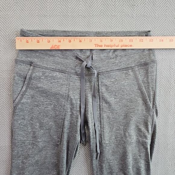 Offline by Aerie Warmup Leggings Women's S Short (W26 L26) Grey Regular Rise EUC - Picture 3 of 10